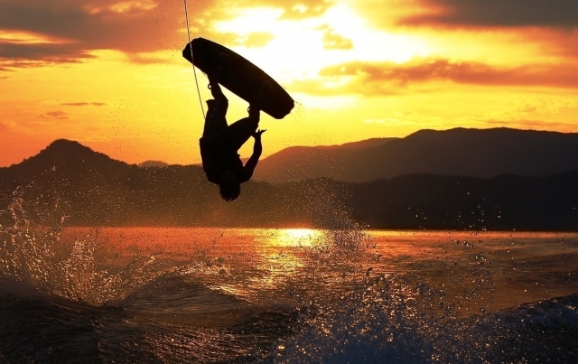  wakeboard al atardecer 