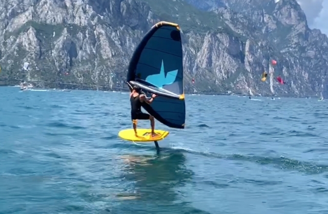  wingfoil en el lago de garda 