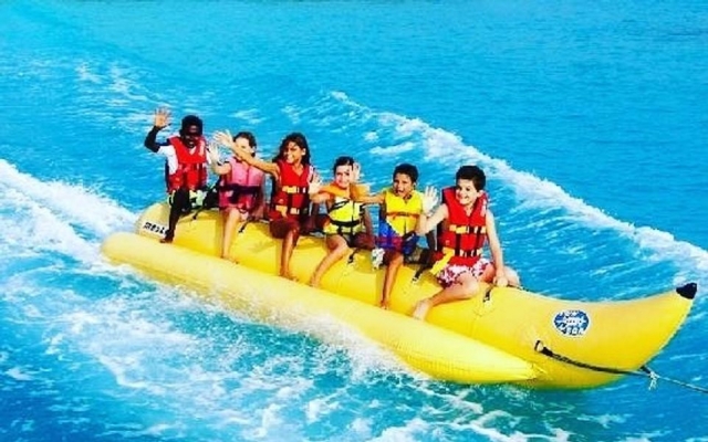  banana boat en compañía 