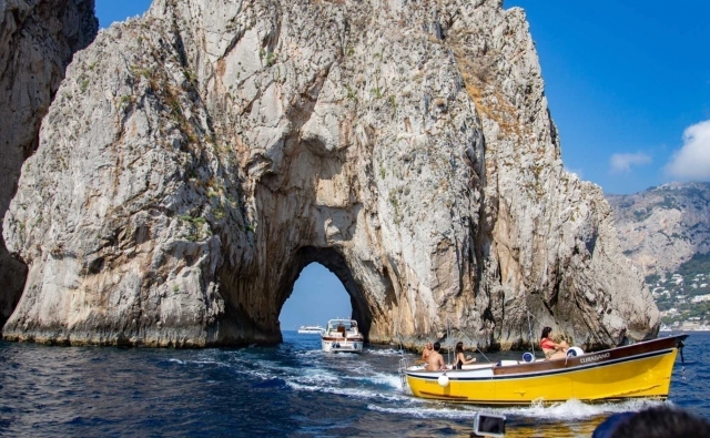 Salida turística de pesca en Capri 9h.