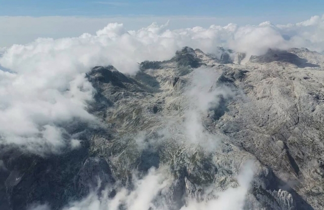 en medio de las nubes 