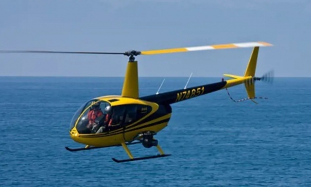  vuelo en helicóptero sobre el mar 
