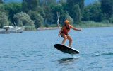 Lección privada de surf e-foil en el lago de Como 1h