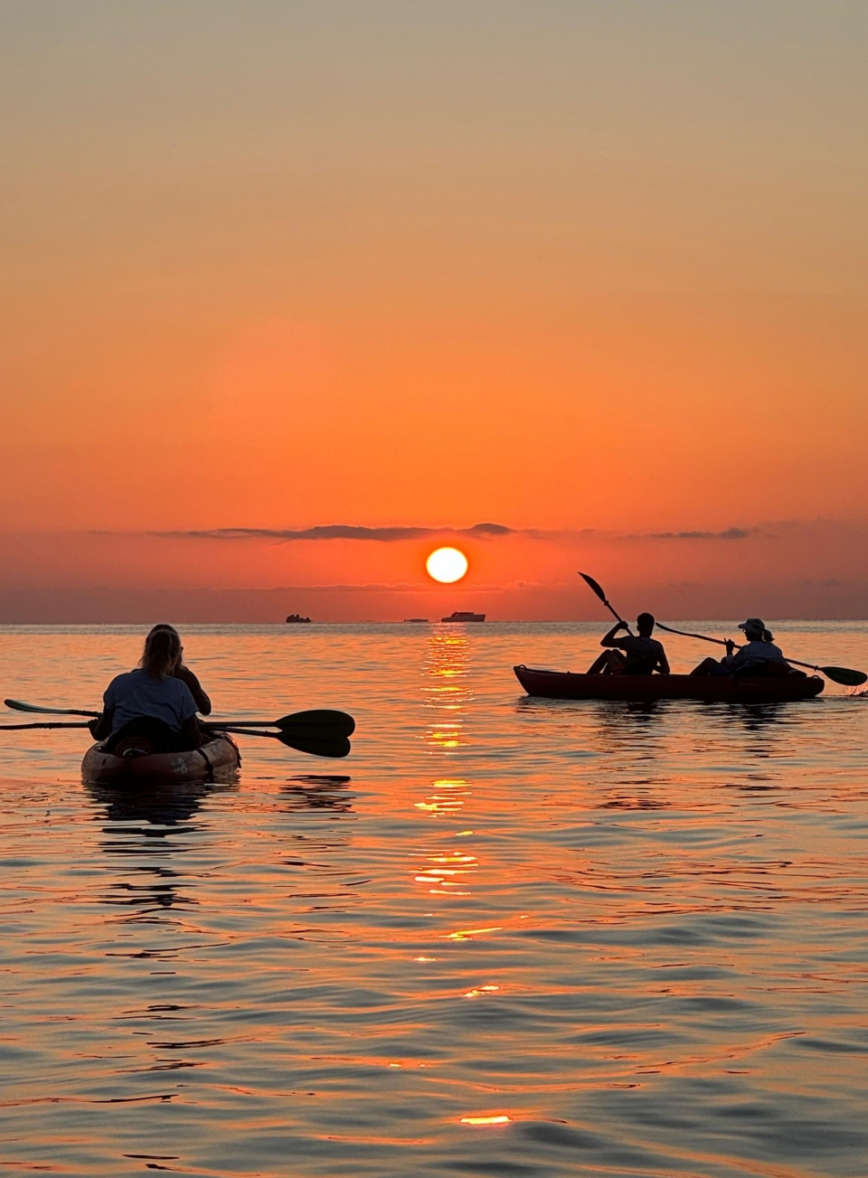  El atardecer sobre el mar 