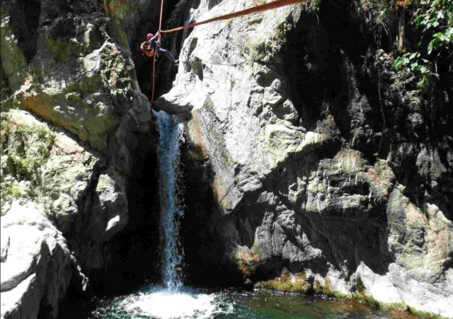 pequeña cascada 