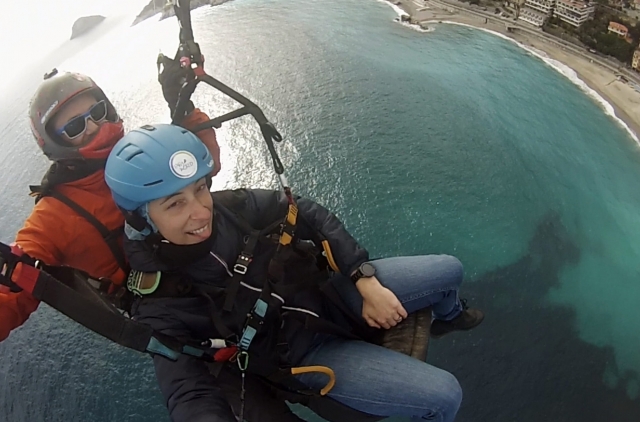  Volando en parapenle en Bergeggi 