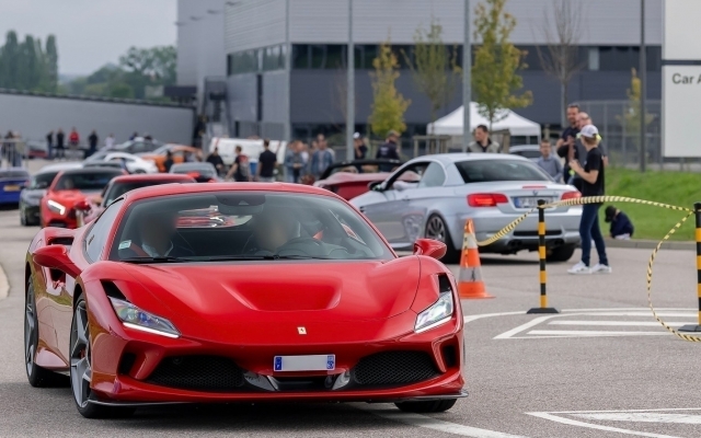  manejar un ferrari 