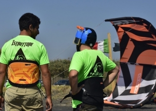 Curso básico de kitesurf en Lido di Tarquinia de 7 horas