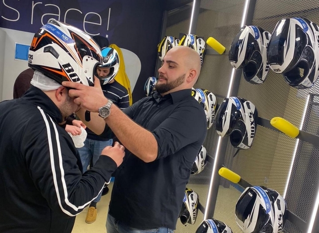  Ponerse el casco 