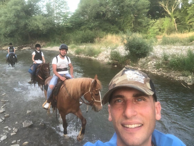  A lo largo del río Esaro 