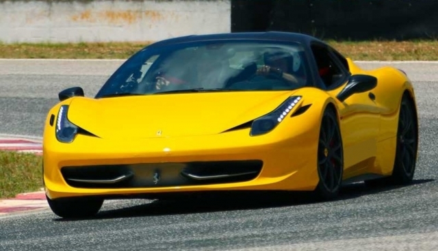 Paseo en Ferrari en el autódromo de Mores 2 horas