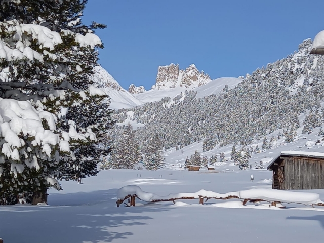  hermoso paisaje nevado Val di Fassa 