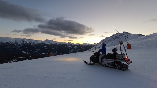  viaje en moto de nieve en Val di Fassa