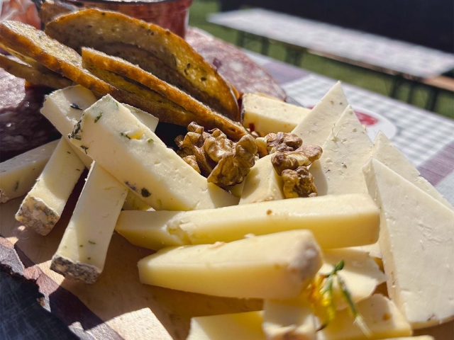  Entrante de quesos locales