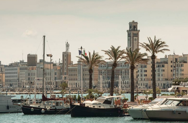  Vista de Bari desde el puerto 