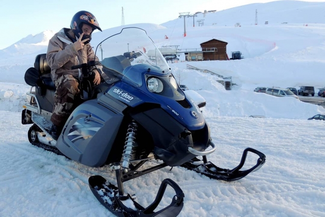  Una de nuestras motos de nieve 