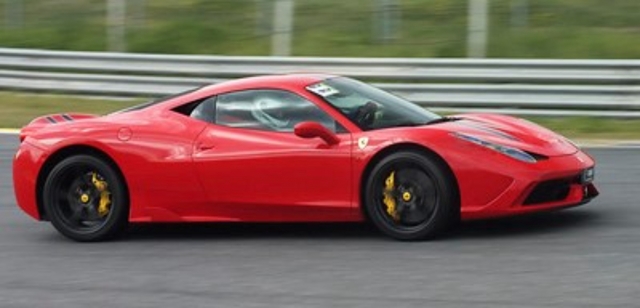  Venga y maneja nuestros Ferraris