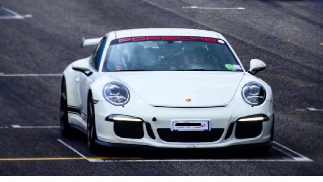 Manejando un Porsche 992 