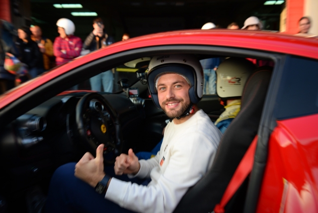  Circuito de Imola lleno de curva 