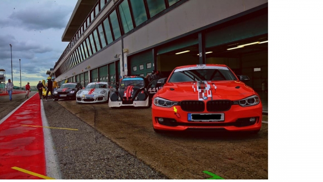  ponle al volanle de un Ferrari 488