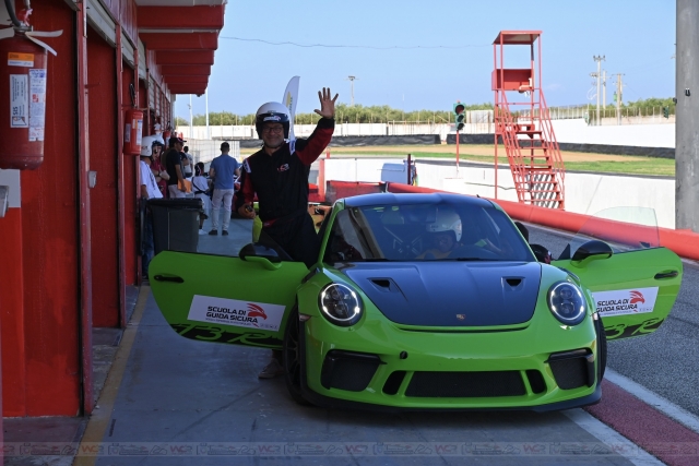 2 vueltas con un Porsche 992 en Mugello