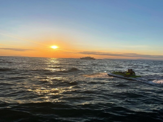 Renta de jet ski al atardecer Sorrento 30m