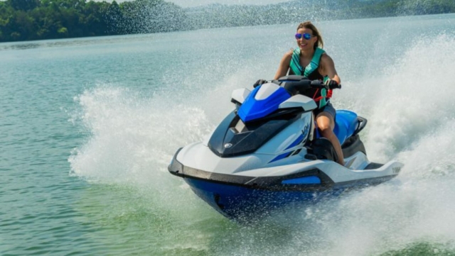  diviértele a bordo de las jet skis 