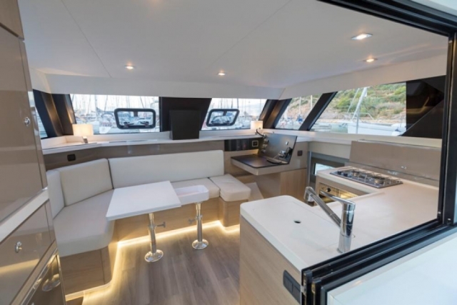  habitaciones privadas dentro del catamarán 
