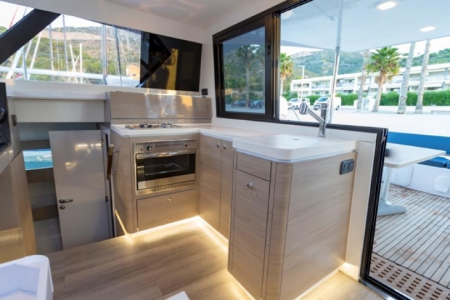  barco súper moderno 