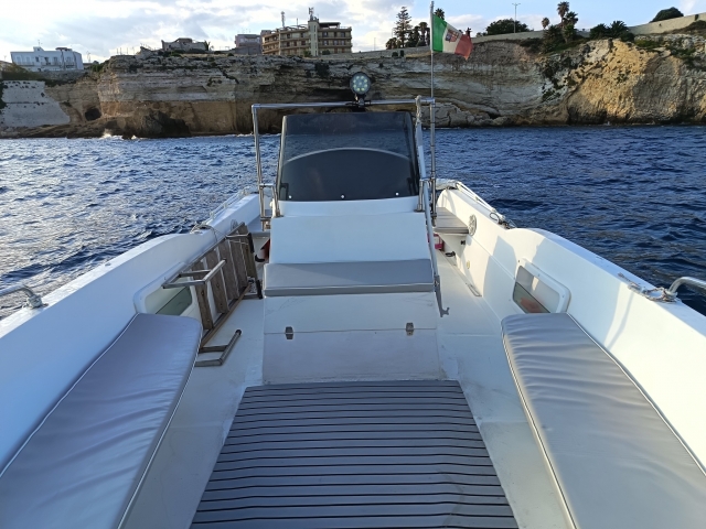 Paseo en barco por la costa de Siracusa + aperitivo de 2 horas
