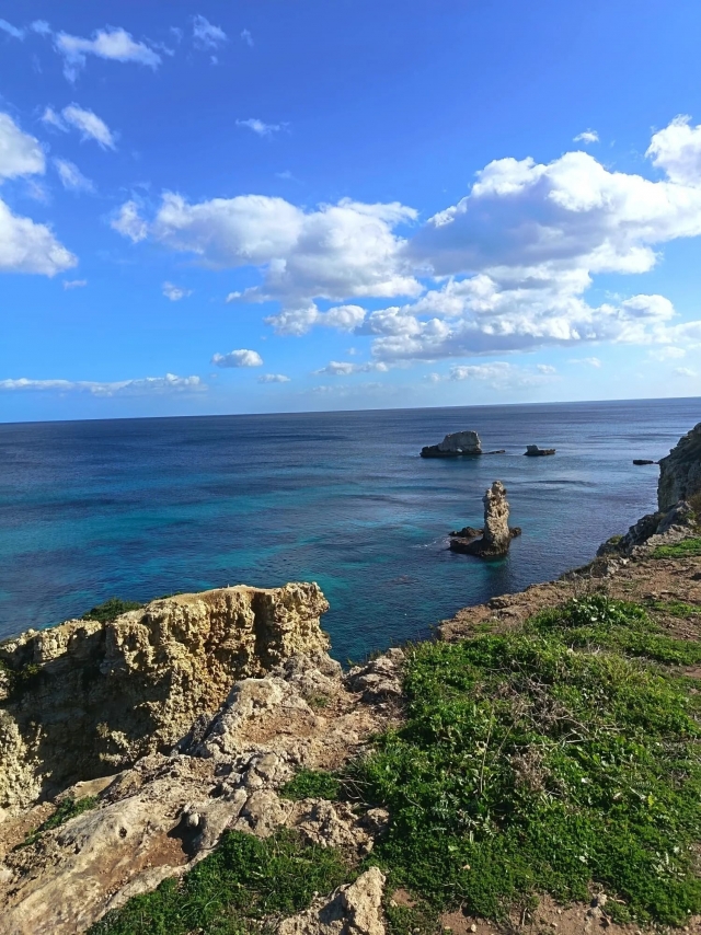  A lo lejos las rocas de los Dos Hermanos 