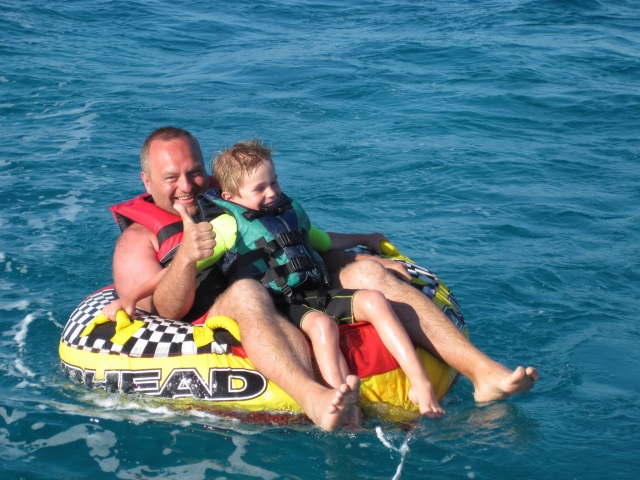  comparle la experiencia con su familia 