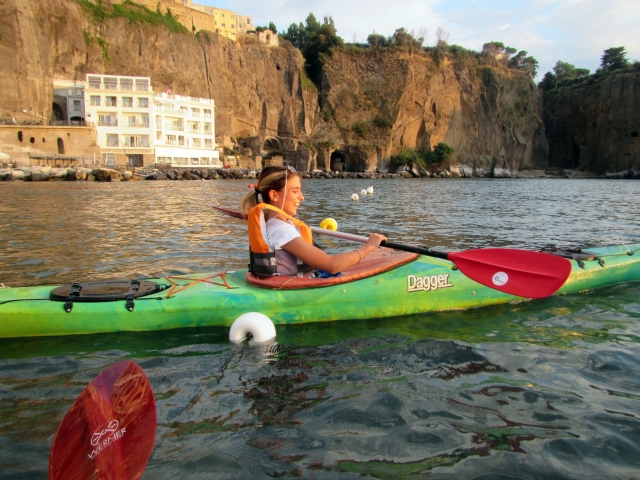 Tour en kayak a las Cueva de Toba de Sorrento 4h