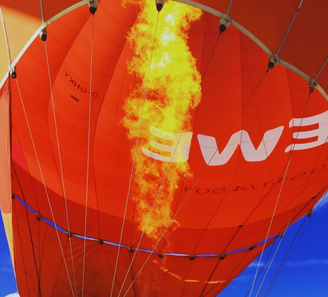  Inflando el globo aerostático