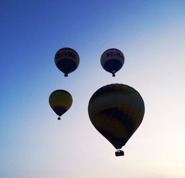 Al atardecer en globo aerostático 