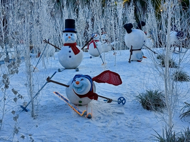  Entre muñecos de nieve y atracciones 