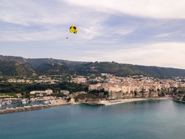  Parasiling a lo largo de la Costa degli Dei 