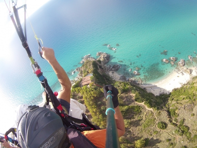  Parapenle en la costa de Calabria 