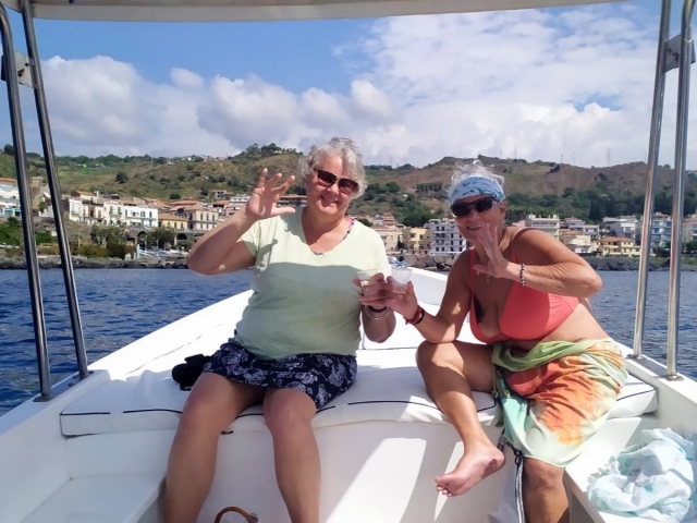  Paseo en barco por Aci Trezza 