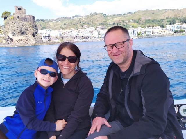 A la orilla del mar en familia 
