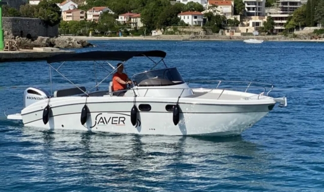  Nuestro barco por la península de Sorrento 