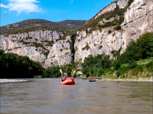  Rafting suave en las montañas 
