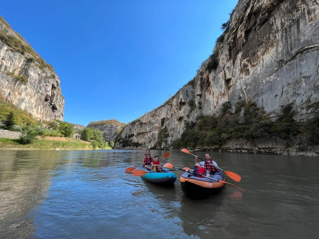  Listo para remar a través del Adige 
