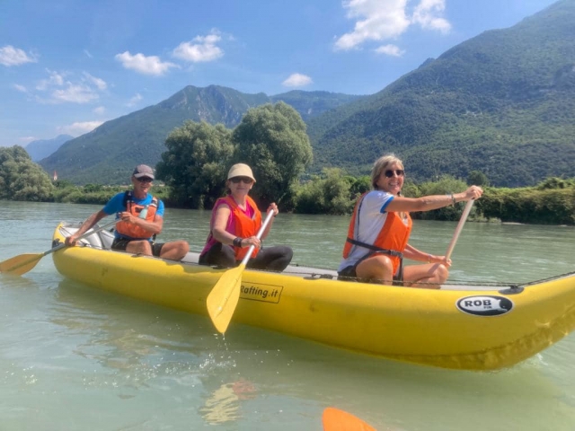  Un kayak para tres
