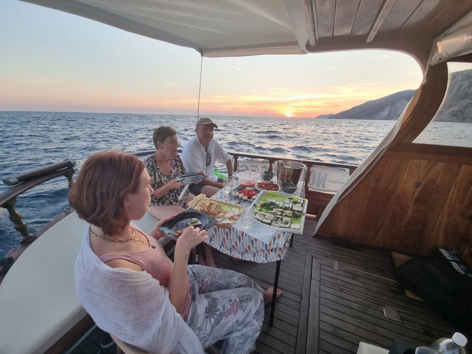  La puesta de sol en la costa de Liguria 