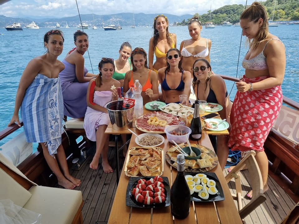  Celebrar juntos en el barco 