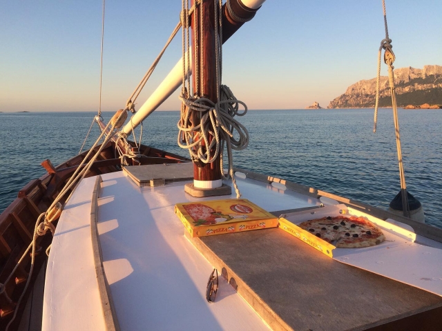  Aperitivo en un velero