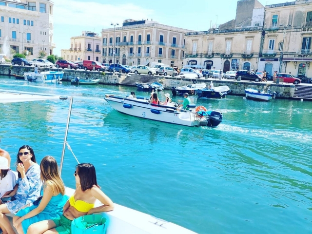  Paseo en barco a la isla de Ortigia 