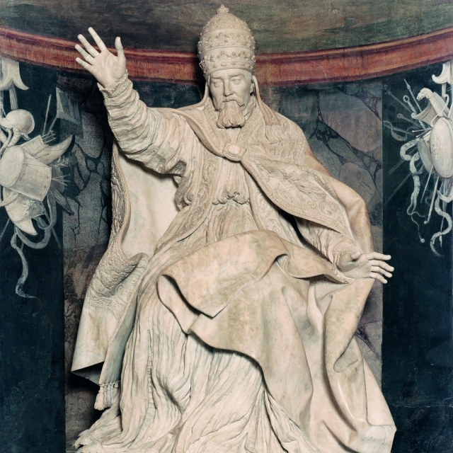  Escultura que representa a un Papa 