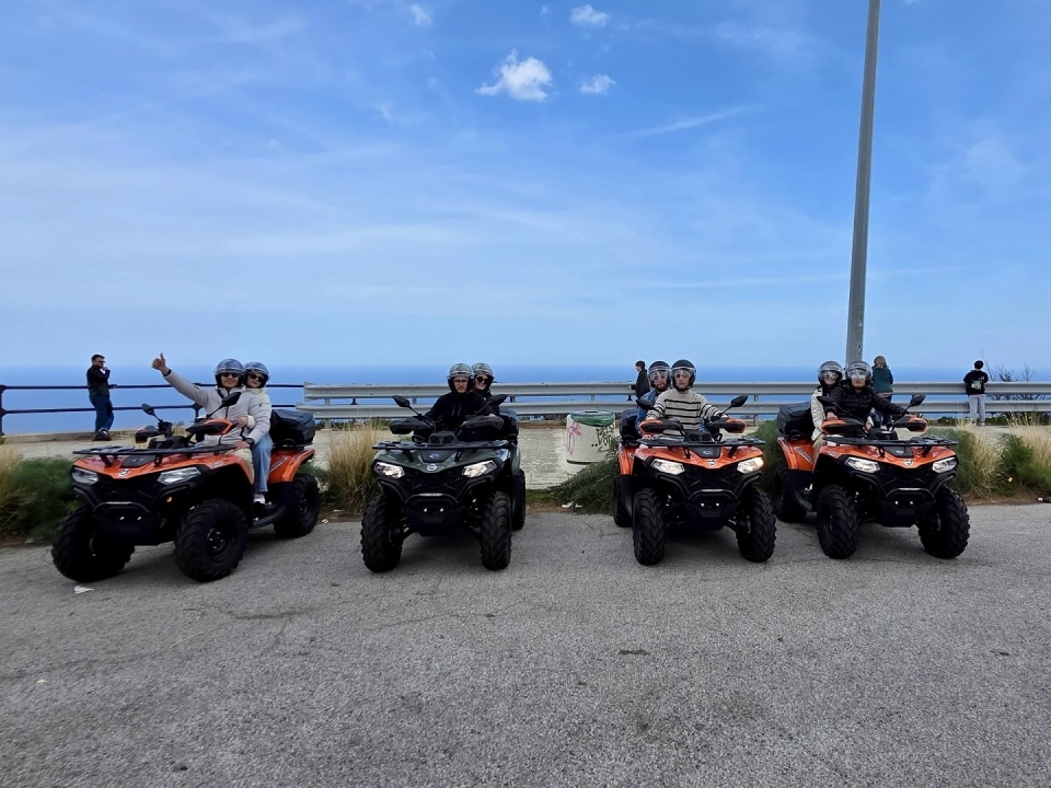 Por las pistas en cuatrimoto Por las pistas en cuatrimoto